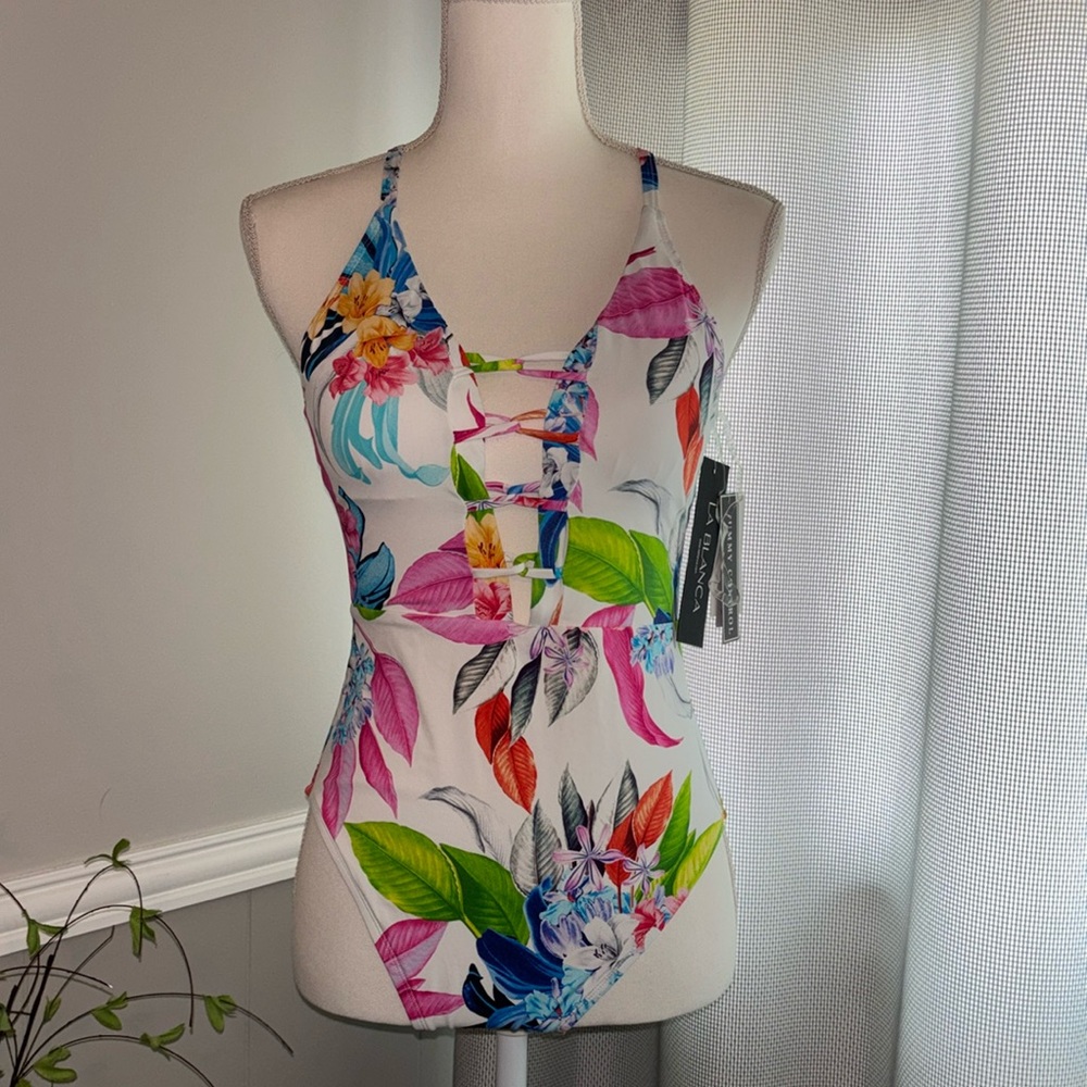 NWT. La Blanca Swimwear. Size 6
One piece.